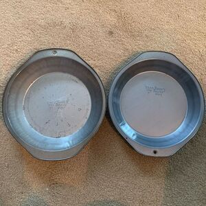 2 EKCO USA Baker’s Secret 9” M310 Metal Pie Pans